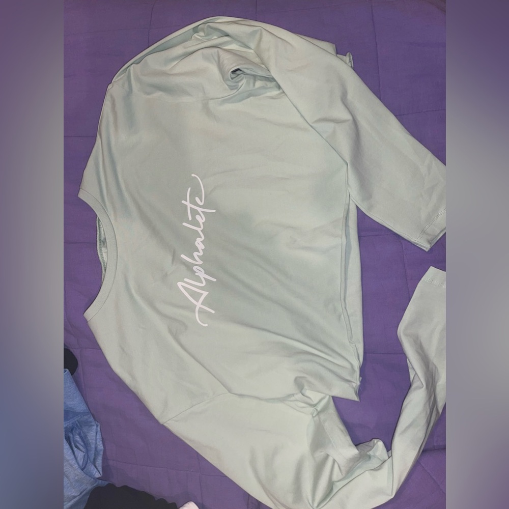 Alphalete longsleeve crop